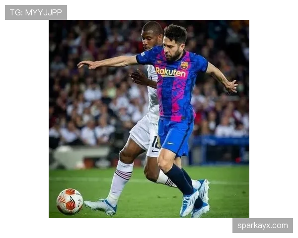 巴萨重建方向模糊，近期表现波动对赛季走势形成制约